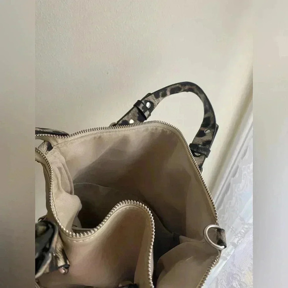 Olivia Miller Shoulder Crossbody Bag Tote Fold Over Purse Adjustable Strap Tan - Picture 9 of 12